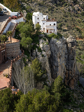 Comares