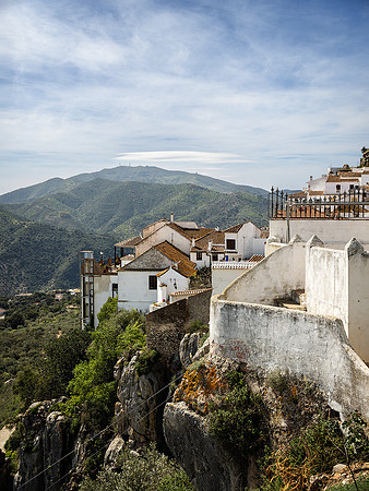 Comares