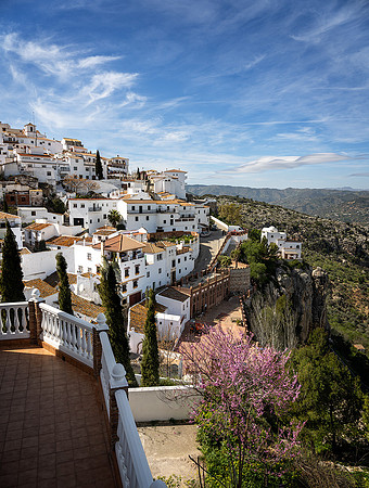 Comares